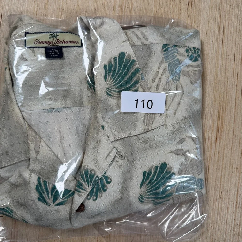 Tommy Bahama Camp Shirt Mens XL Tropical Shell Lobster Print Silk Coastal Cream
